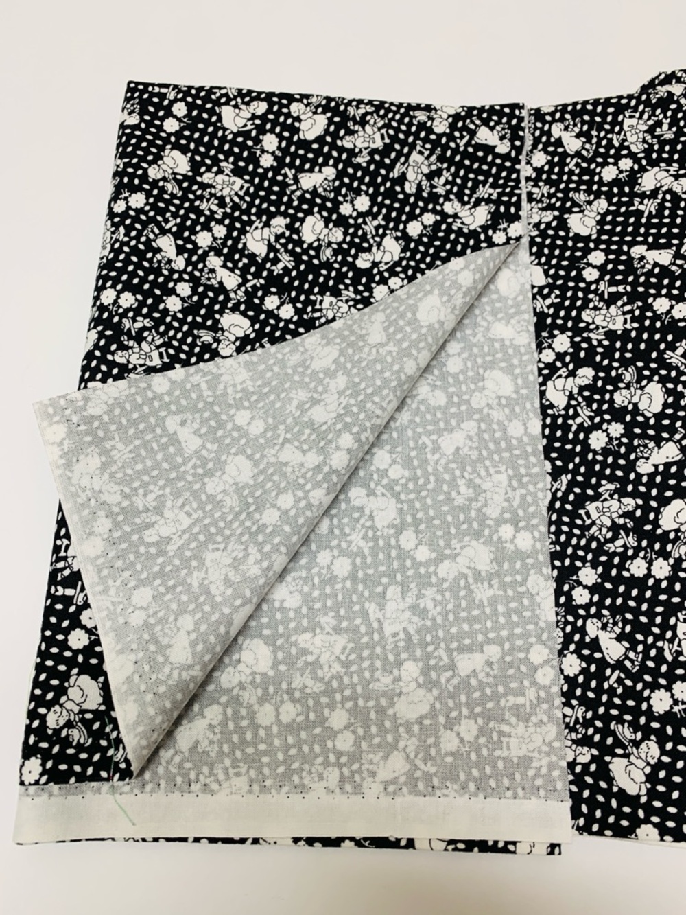 RJR Fabrics 1930s Repro Children’s Print Black & White Cotton Quilt Fabric - Picture 6 of 7